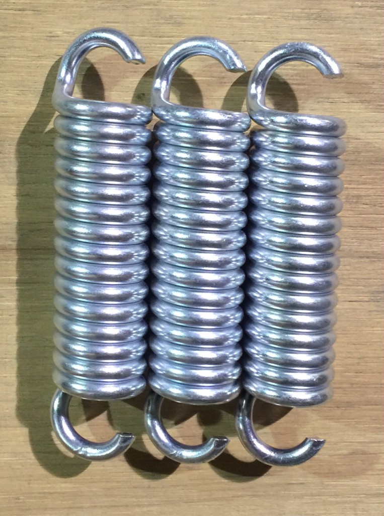 Extension Springs | Industrial Spring of Saint Louis Inc